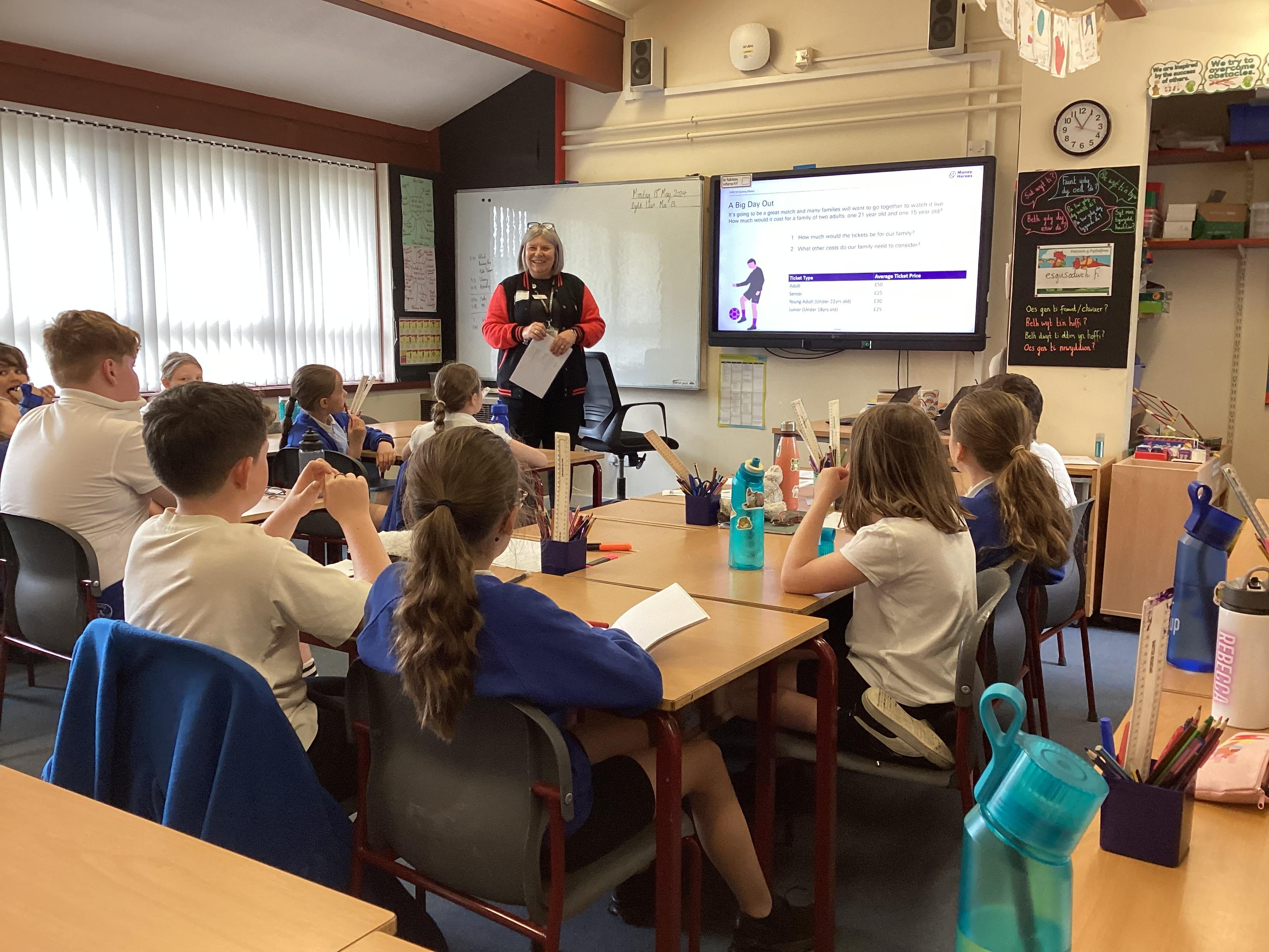 Year 5 have been learning about how to be a critical consumer with our visitors from HSBC
